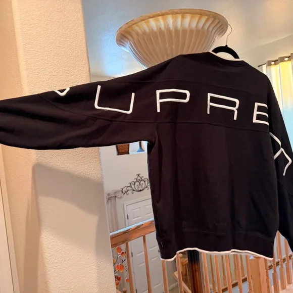SUPREME CREW NECK SWEATER